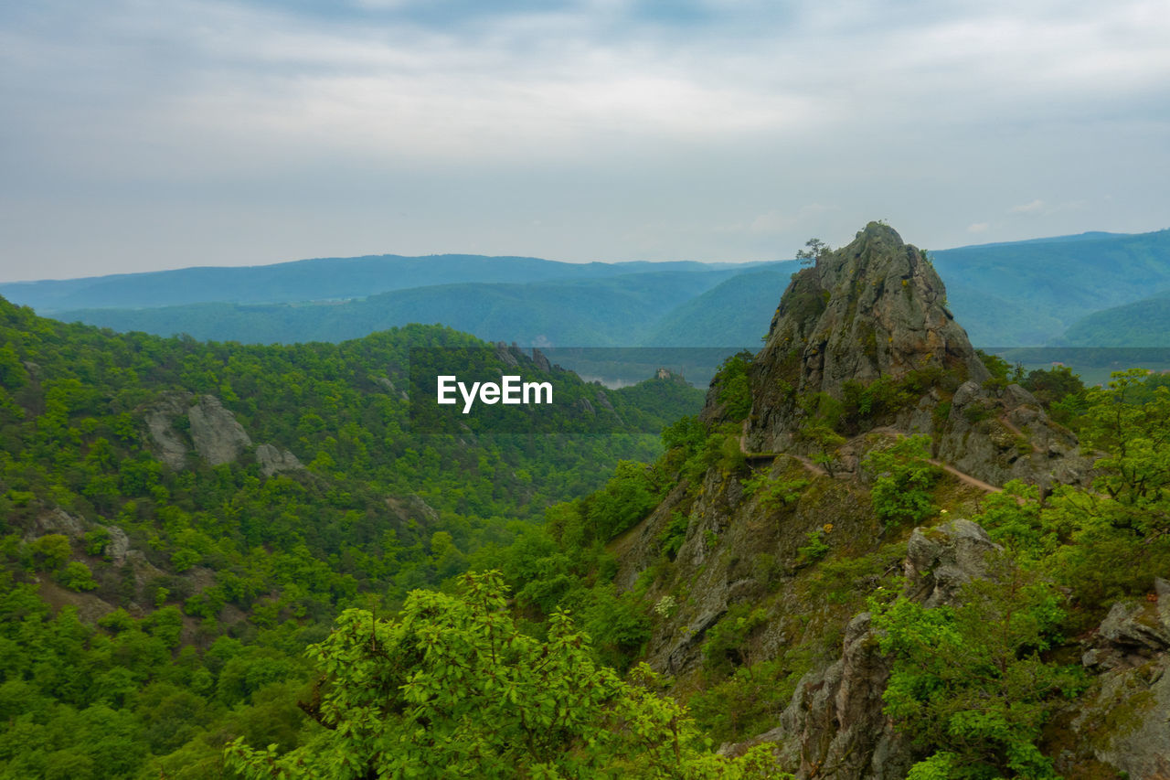 The varied route over the vogelbergsteig to the historic dürnstein castle ruins.