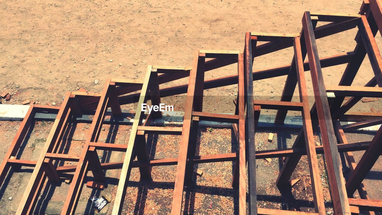 HIGH ANGLE VIEW OF CHAIRS ON TABLE AT FIELD