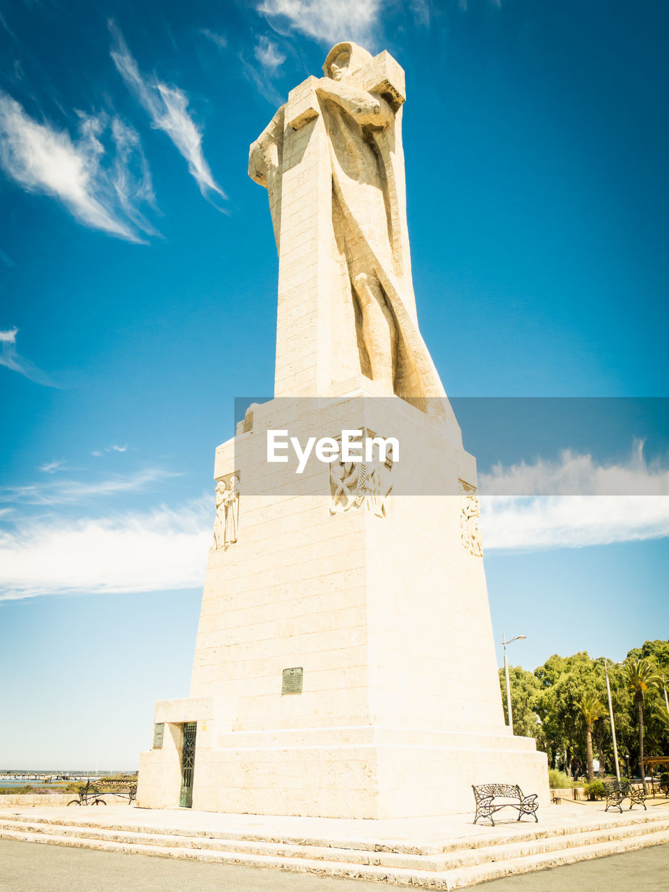 LOW ANGLE VIEW OF STATUE