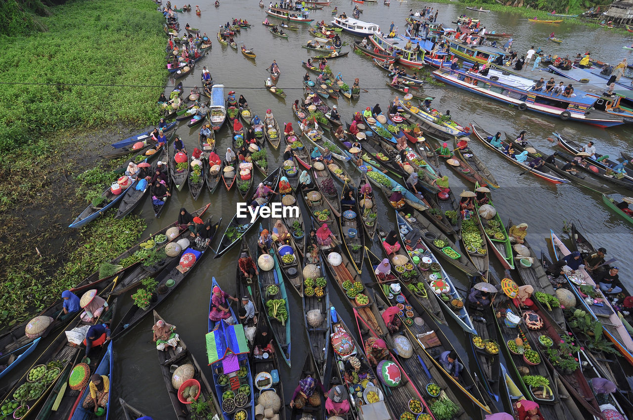 Floating market, floating market festival in banjarmasin lok baintan