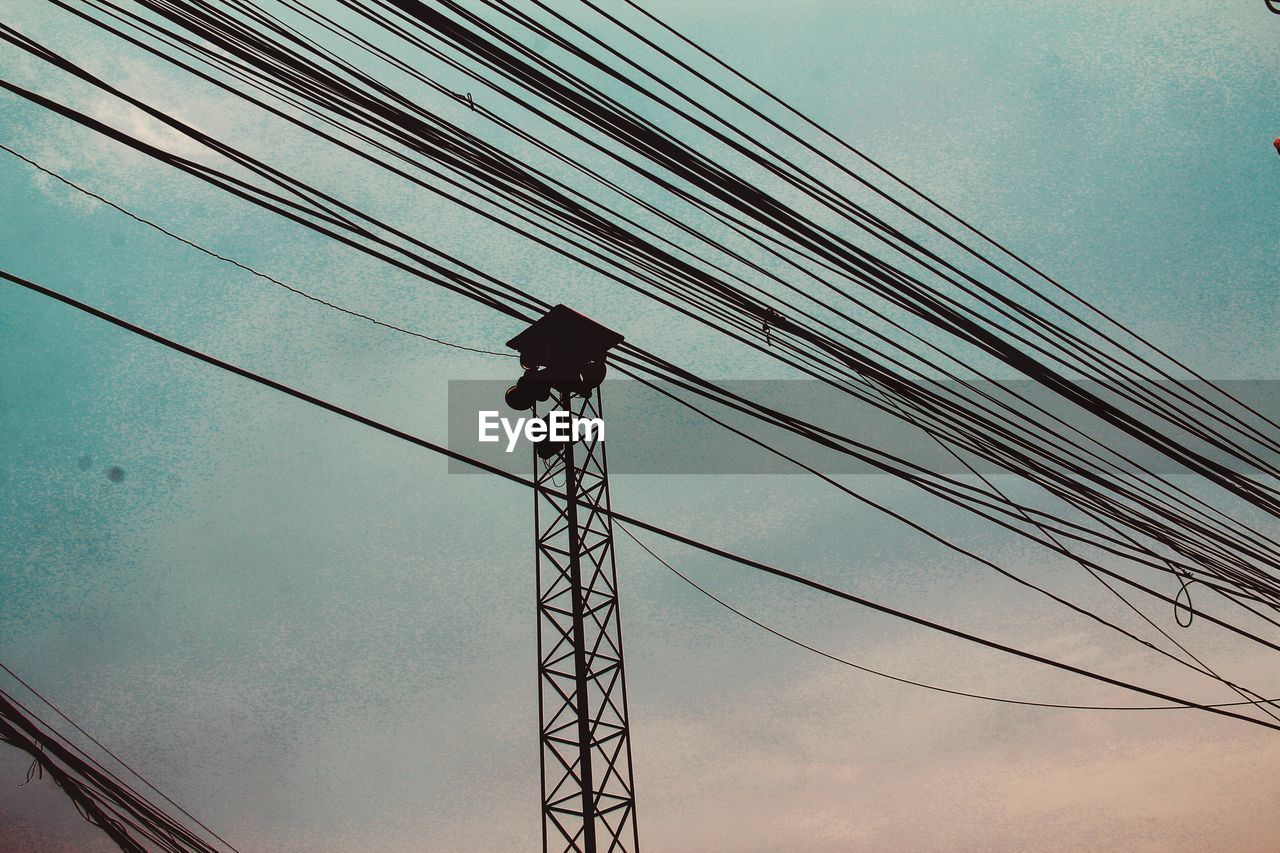 LOW ANGLE VIEW OF POWER LINE AGAINST SKY