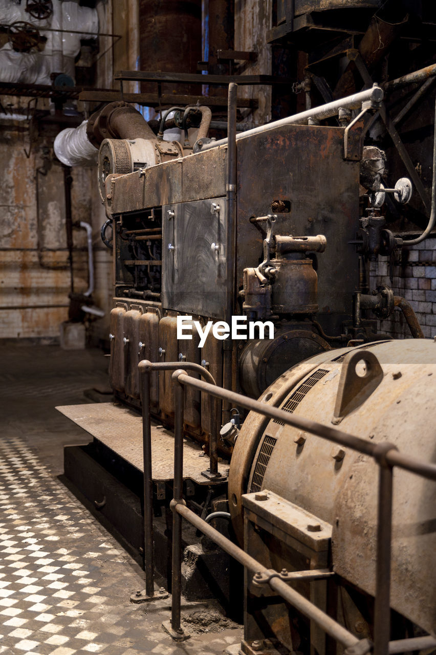 iron, industry, factory, steam engine, metal, no people, architecture, history, the past, old, machinery, wood, indoors