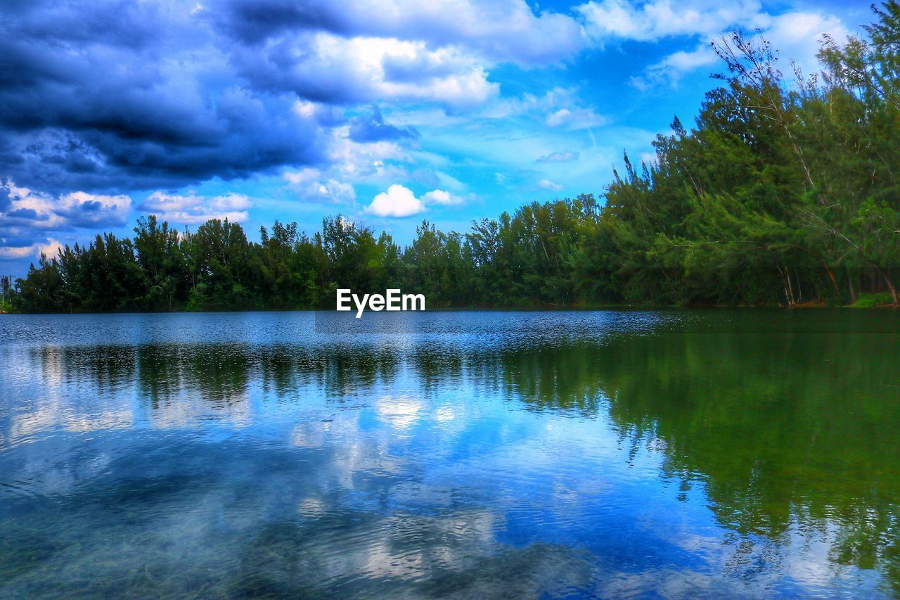 SCENIC VIEW OF LAKE AGAINST CLOUDY SKY