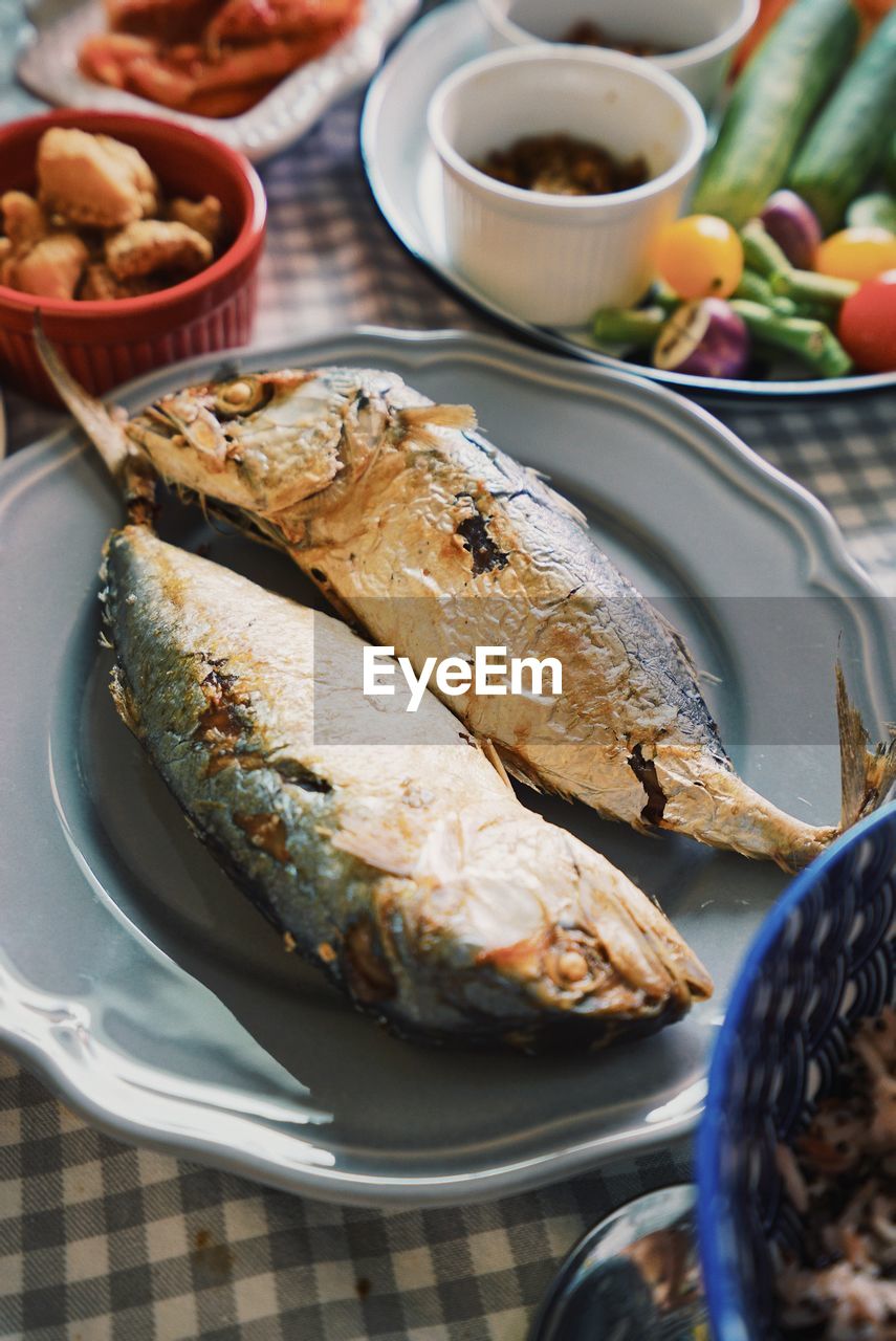 HIGH ANGLE VIEW OF MEAL SERVED ON TABLE