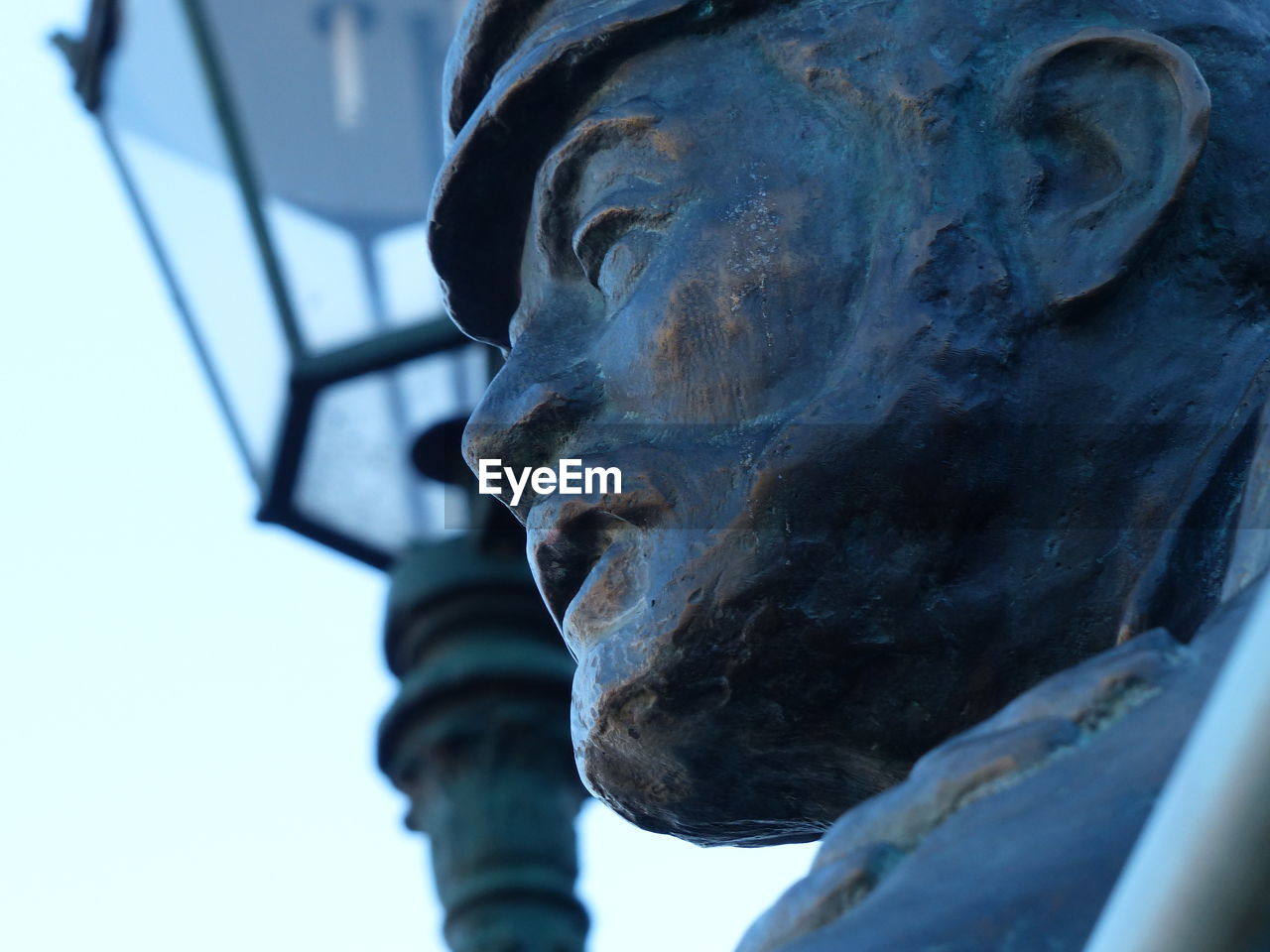 LOW ANGLE VIEW OF STATUE OF BUDDHA