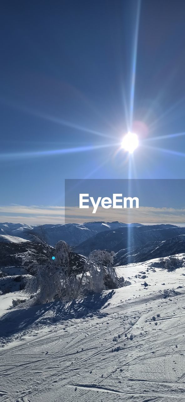 SCENIC VIEW OF SNOW COVERED MOUNTAINS AGAINST SKY