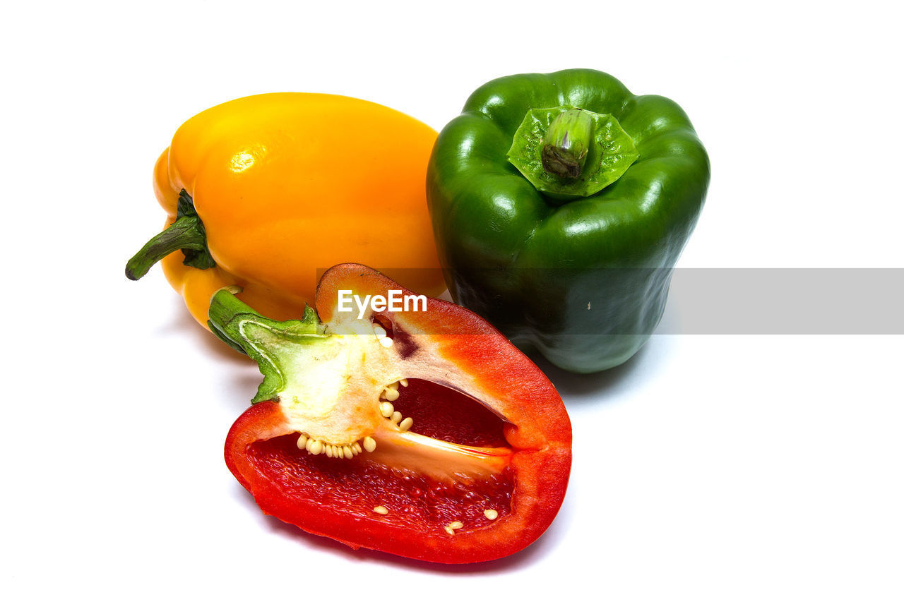 bell pepper, food and drink, food, plant, bell peppers and chili peppers, vegetable, capsicum, pepper, healthy eating, pimiento, red bell pepper, wellbeing, yellow pepper, freshness, produce, chili pepper, cut out, red, pepper - vegetable, paprika, studio shot, fruit, green, indoors, italian sweet pepper, organic, white background, habanero chili, yellow, multi colored, raw food, no people, spice, yellow bell pepper, jalapeño, green bell pepper, ingredient, close-up