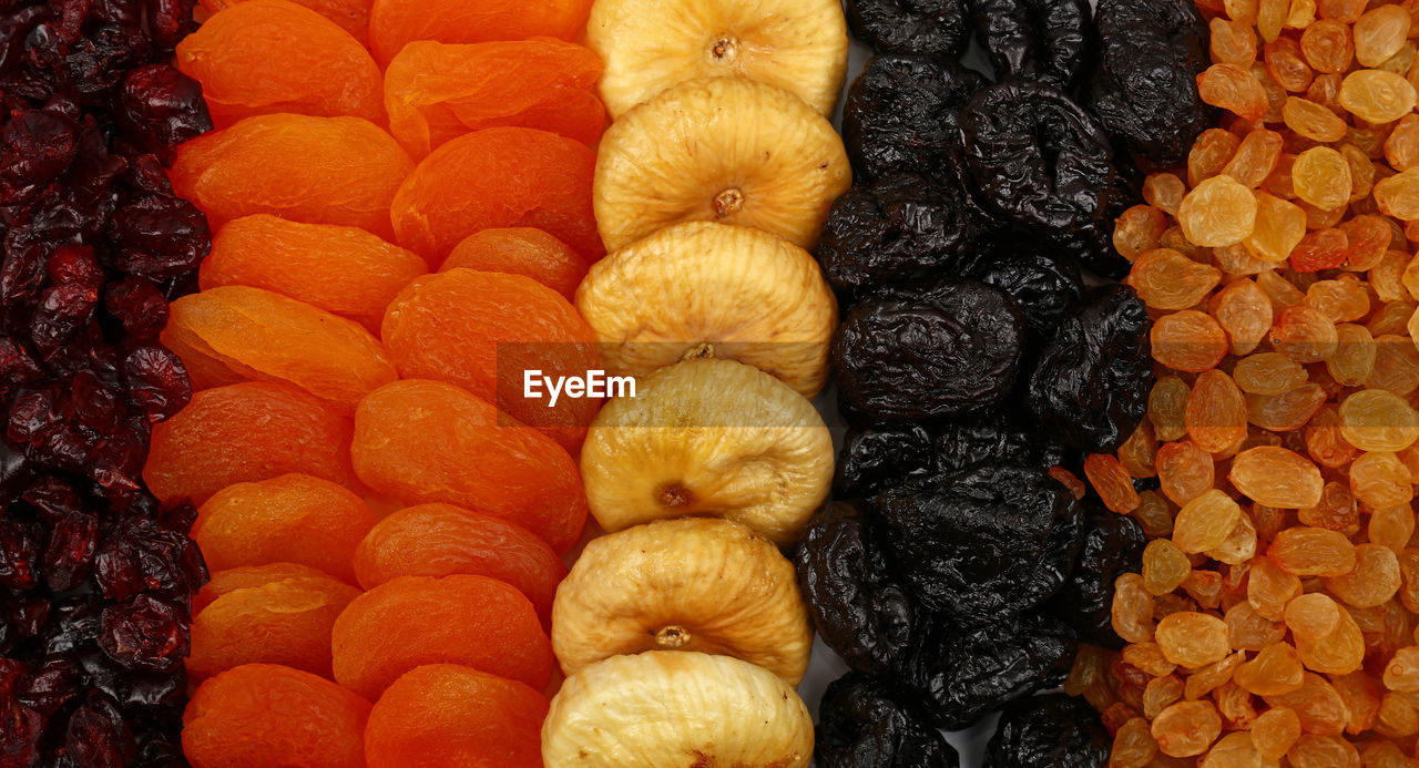 FULL FRAME SHOT OF ORANGE FRUITS