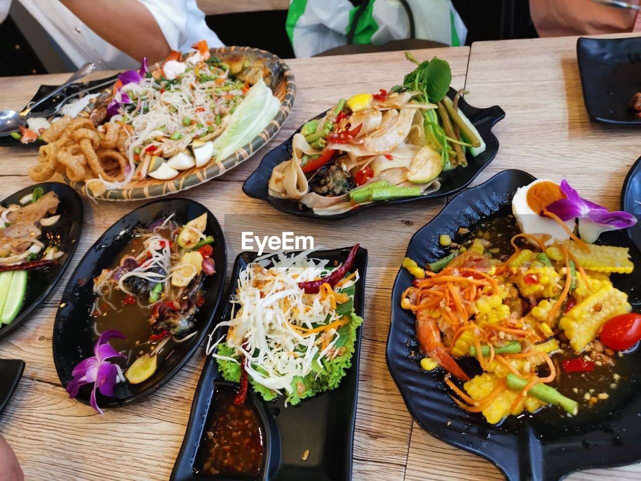 HIGH ANGLE VIEW OF FOOD ON TABLE IN RESTAURANT