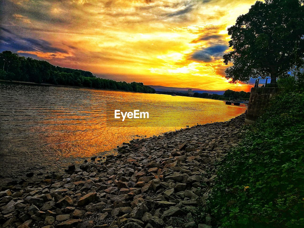 SCENIC VIEW OF LAKE DURING SUNSET