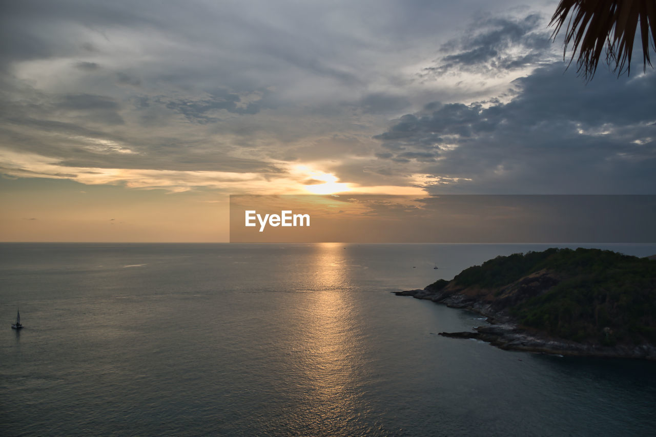 SCENIC VIEW OF SUNSET OVER SEA