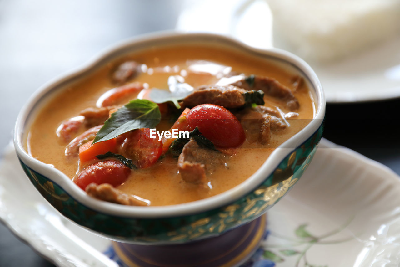 CLOSE-UP OF BREAKFAST IN BOWL