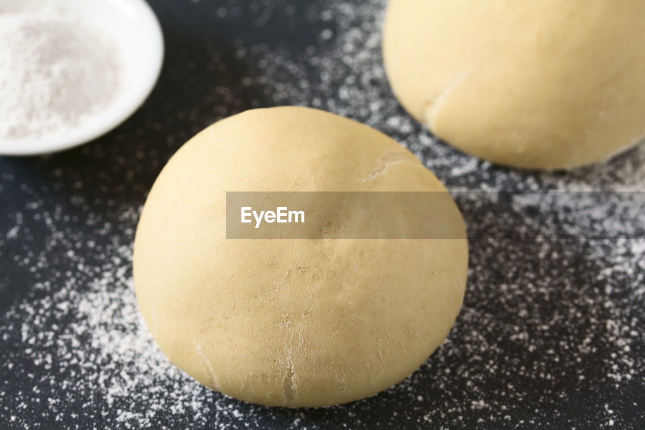 HIGH ANGLE VIEW OF BREAD IN CONTAINER ON TABLE