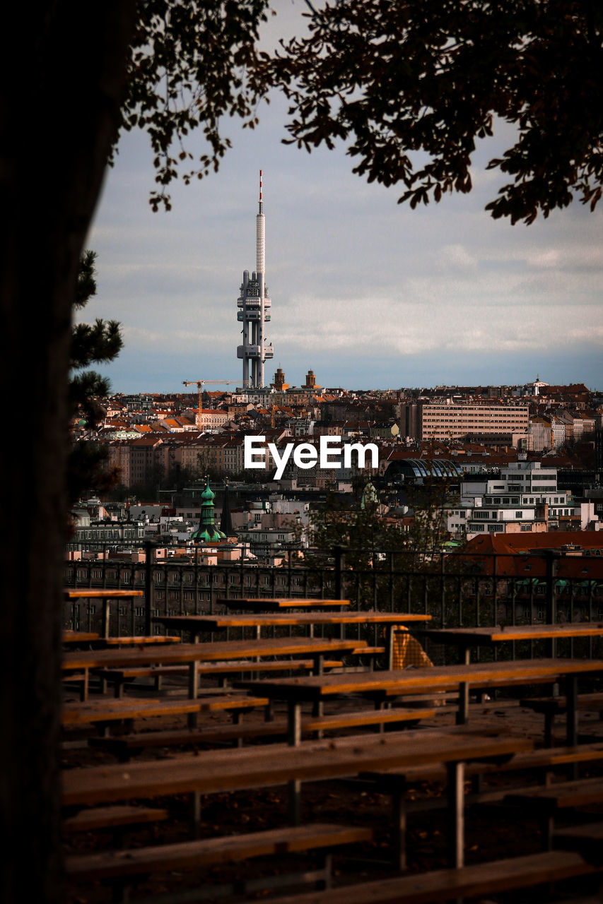 VIEW OF BUILDINGS IN CITY