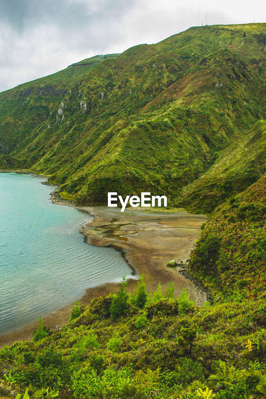 SCENIC VIEW OF LANDSCAPE AND MOUNTAINS AGAINST SKY