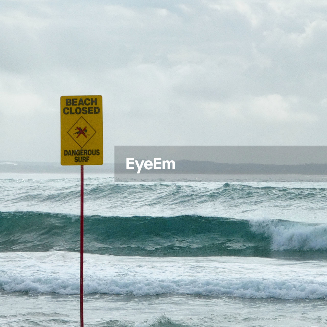 Warning sign,beach closed, dangerous surf