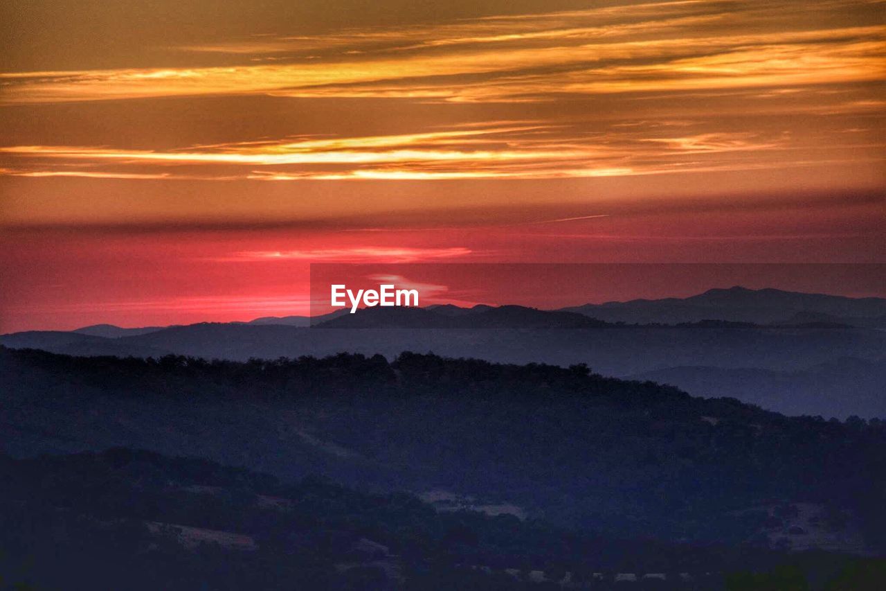 SCENIC VIEW OF DRAMATIC SKY OVER LANDSCAPE