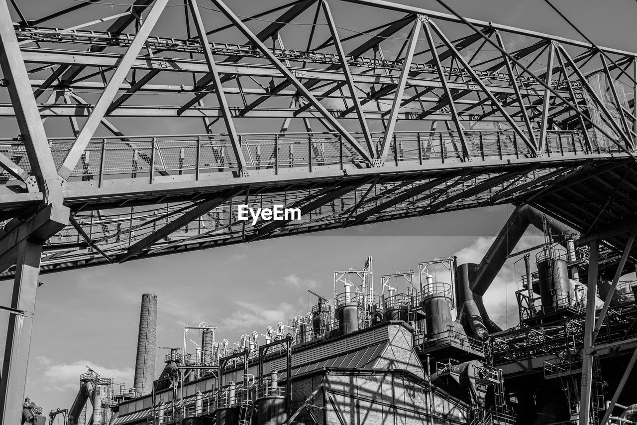 architecture, built structure, black and white, bridge, monochrome, monochrome photography, urban area, transportation, sky, city, industry, cityscape, metal, building exterior, alloy, no people, nature, transport, travel destinations, steel, landmark, business finance and industry, low angle view, construction industry, outdoors, day, travel, water