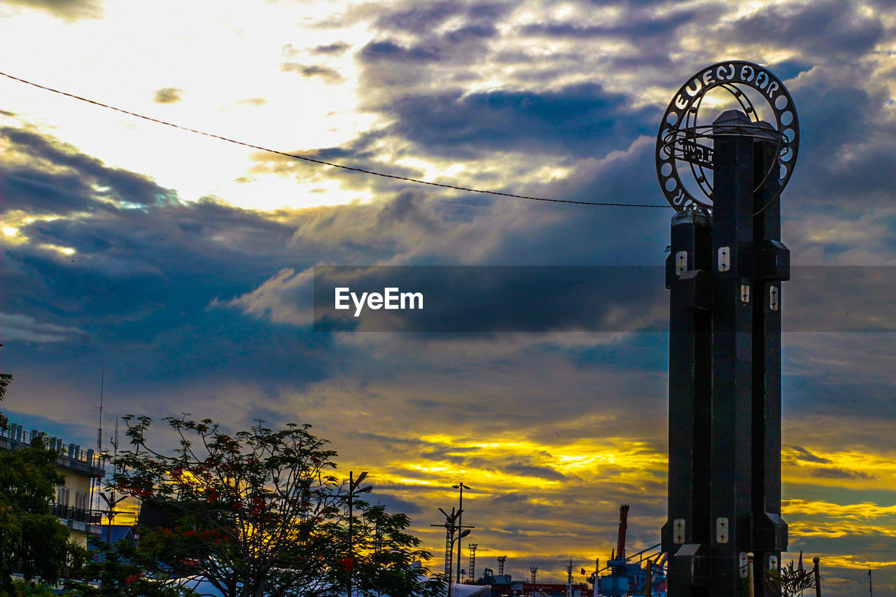 LOW ANGLE VIEW OF COMMUNICATIONS TOWER AGAINST SKY