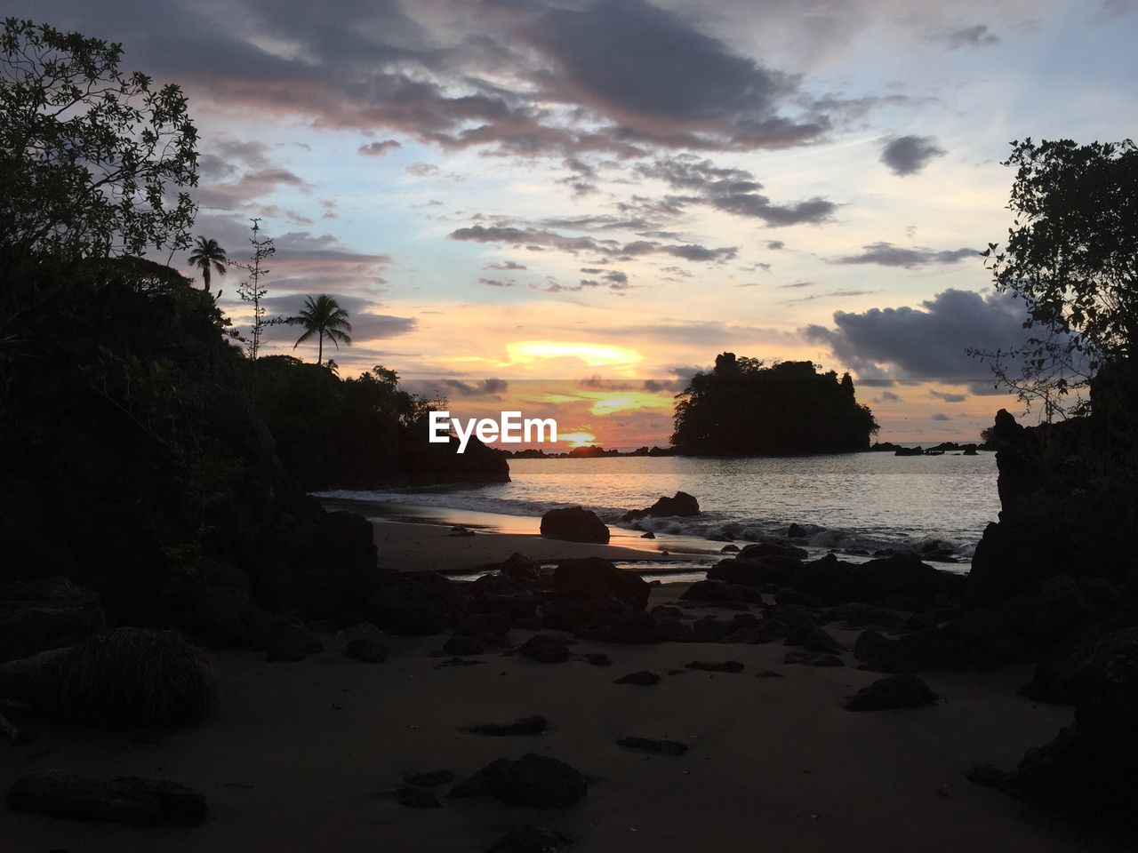 VIEW OF SEA AT SUNSET