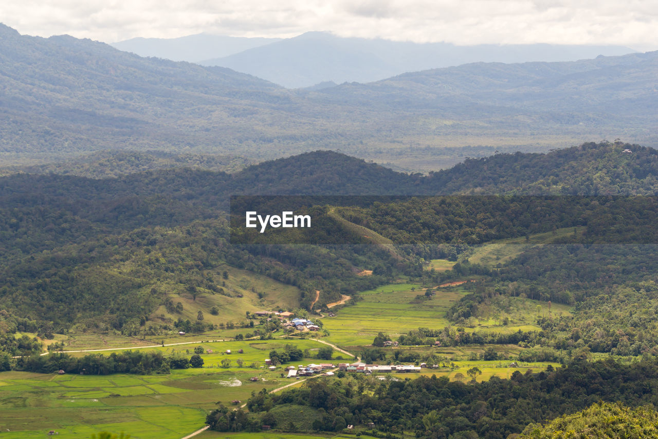 HIGH ANGLE VIEW OF AGRICULTURAL FIELD AGAINST MOUNTAIN