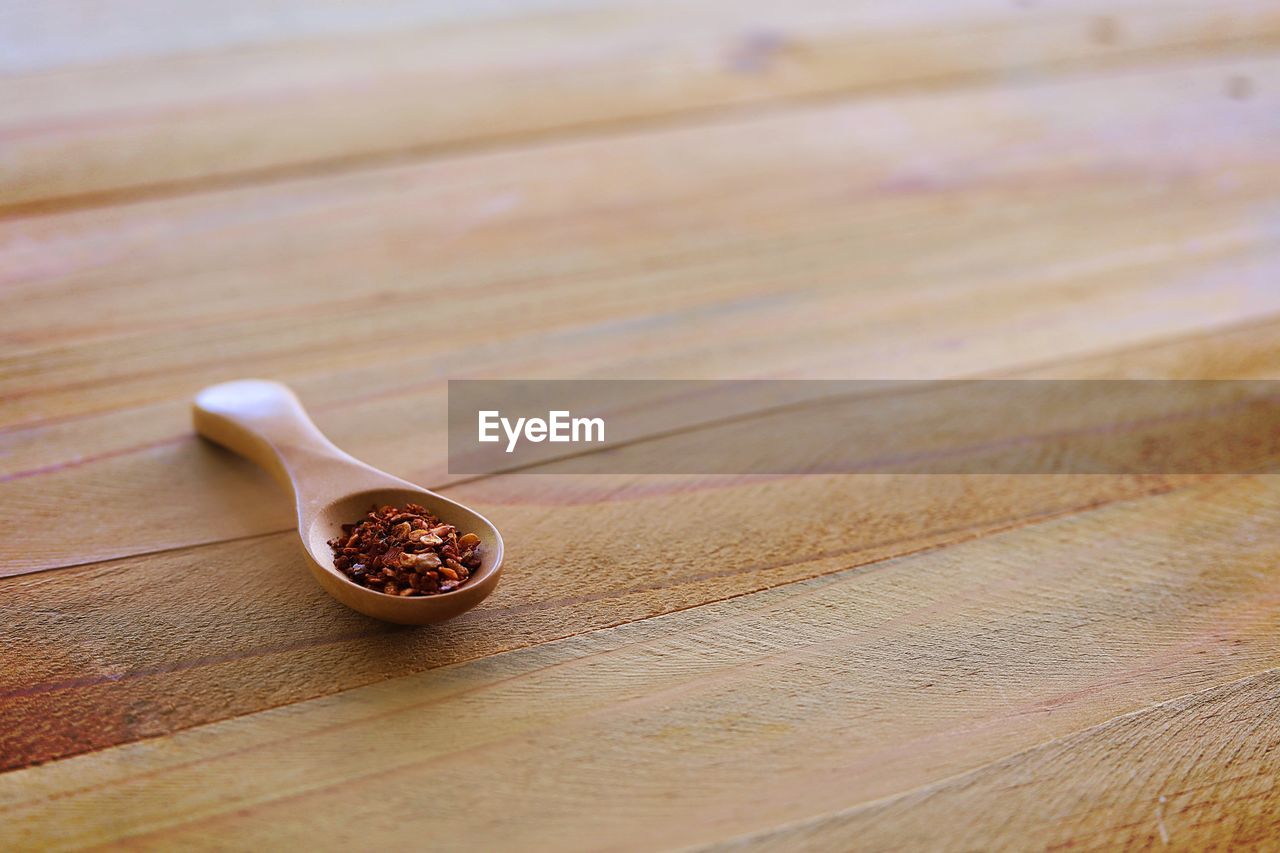 HIGH ANGLE VIEW OF COFFEE ON TABLE