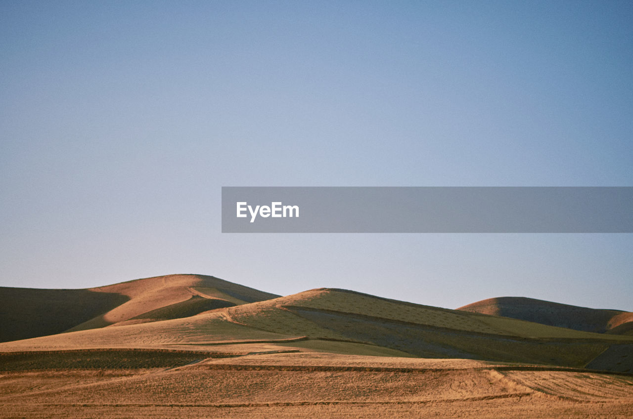 SCENIC VIEW OF DESERT AGAINST SKY