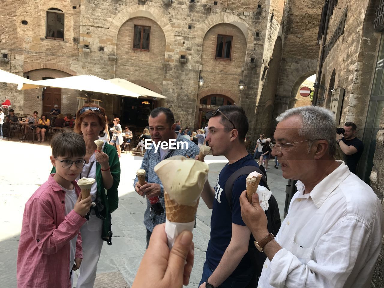 GROUP OF PEOPLE IN FRONT OF BUILDING