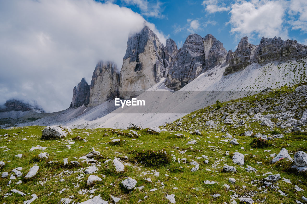 SCENIC VIEW OF MOUNTAIN AGAINST SKY