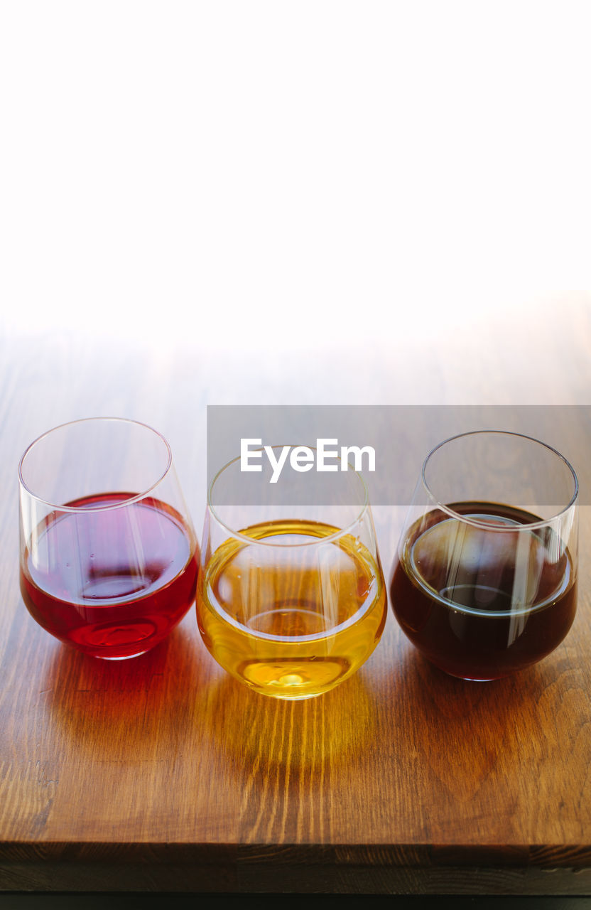 CLOSE-UP OF WINE GLASSES ON TABLE