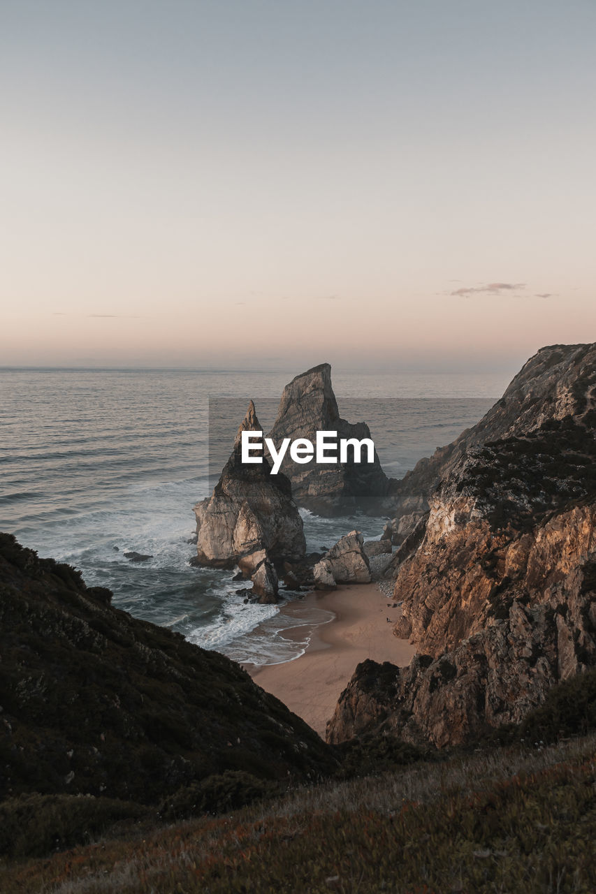 SCENIC VIEW OF SEA AGAINST CLEAR SKY