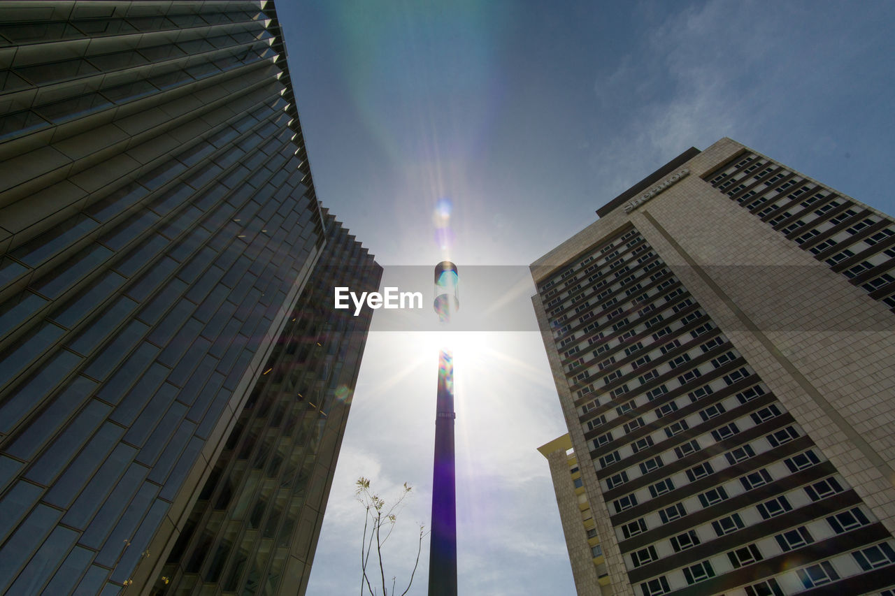 LOW ANGLE VIEW OF MODERN BUILDINGS AGAINST SKY