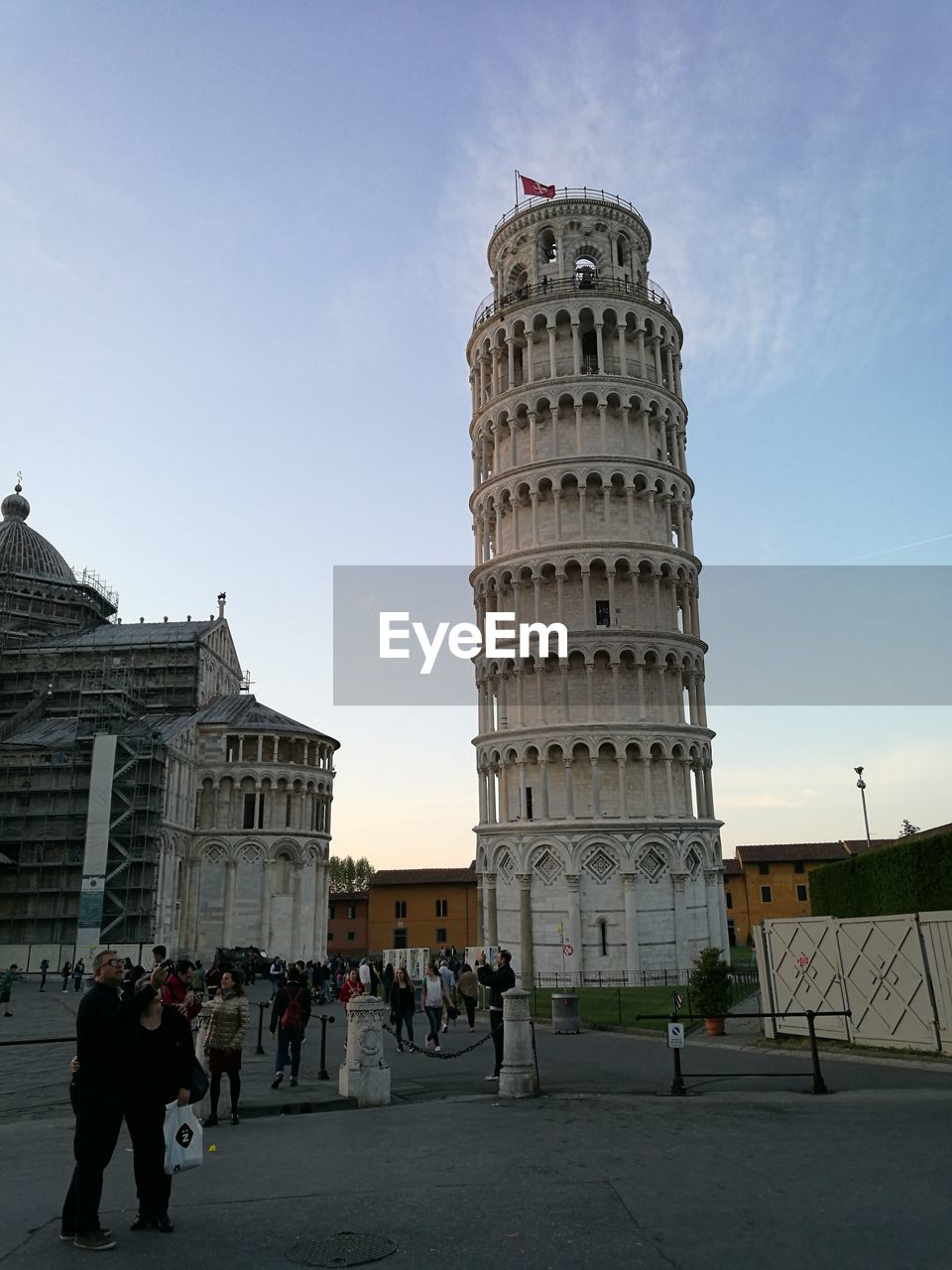 TOURISTS AT A CITY