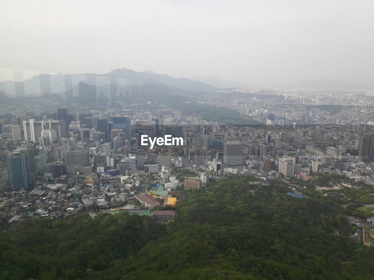 HIGH ANGLE SHOT OF CITYSCAPE AGAINST SKY