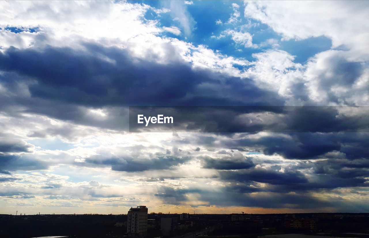 LOW ANGLE VIEW OF CITY BUILDINGS AGAINST SKY