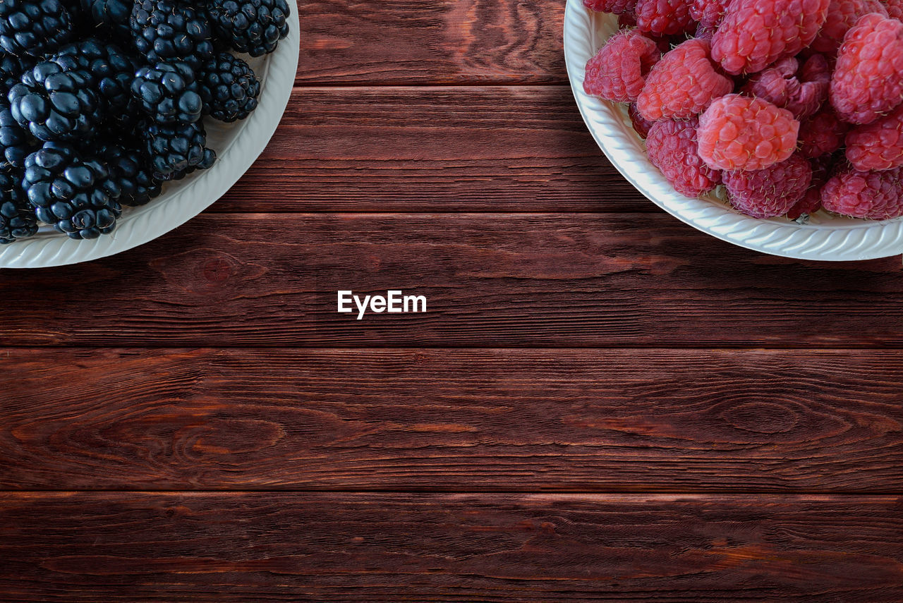 HIGH ANGLE VIEW OF FRUITS ON TABLE