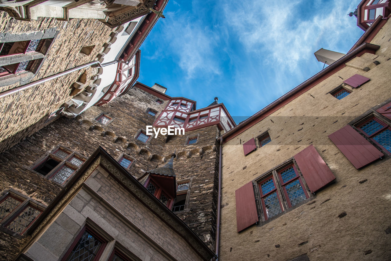 LOW ANGLE VIEW OF RESIDENTIAL BUILDINGS AGAINST SKY