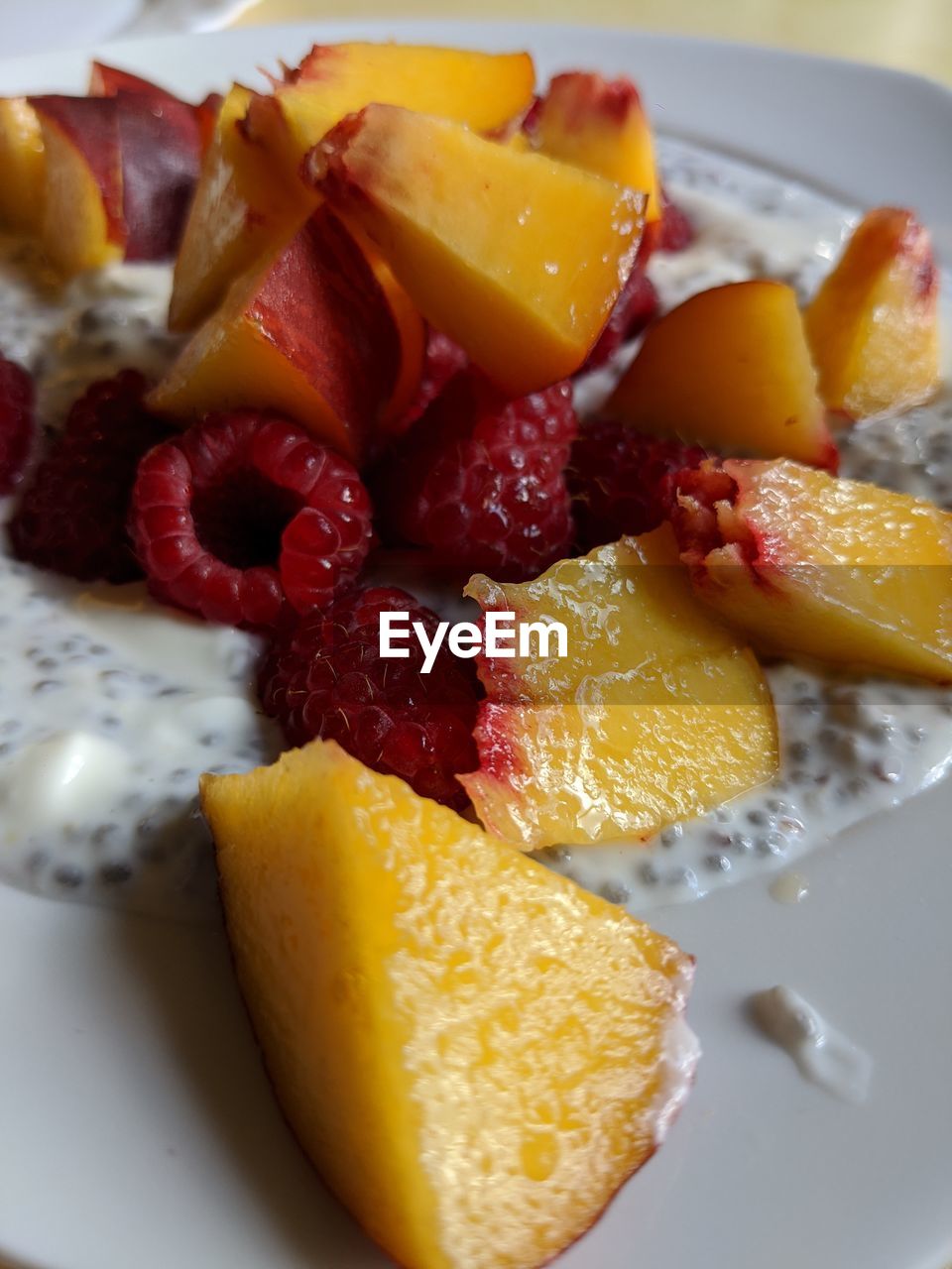 CLOSE-UP OF FRESH FRUITS IN PLATE WITH VEGETABLES