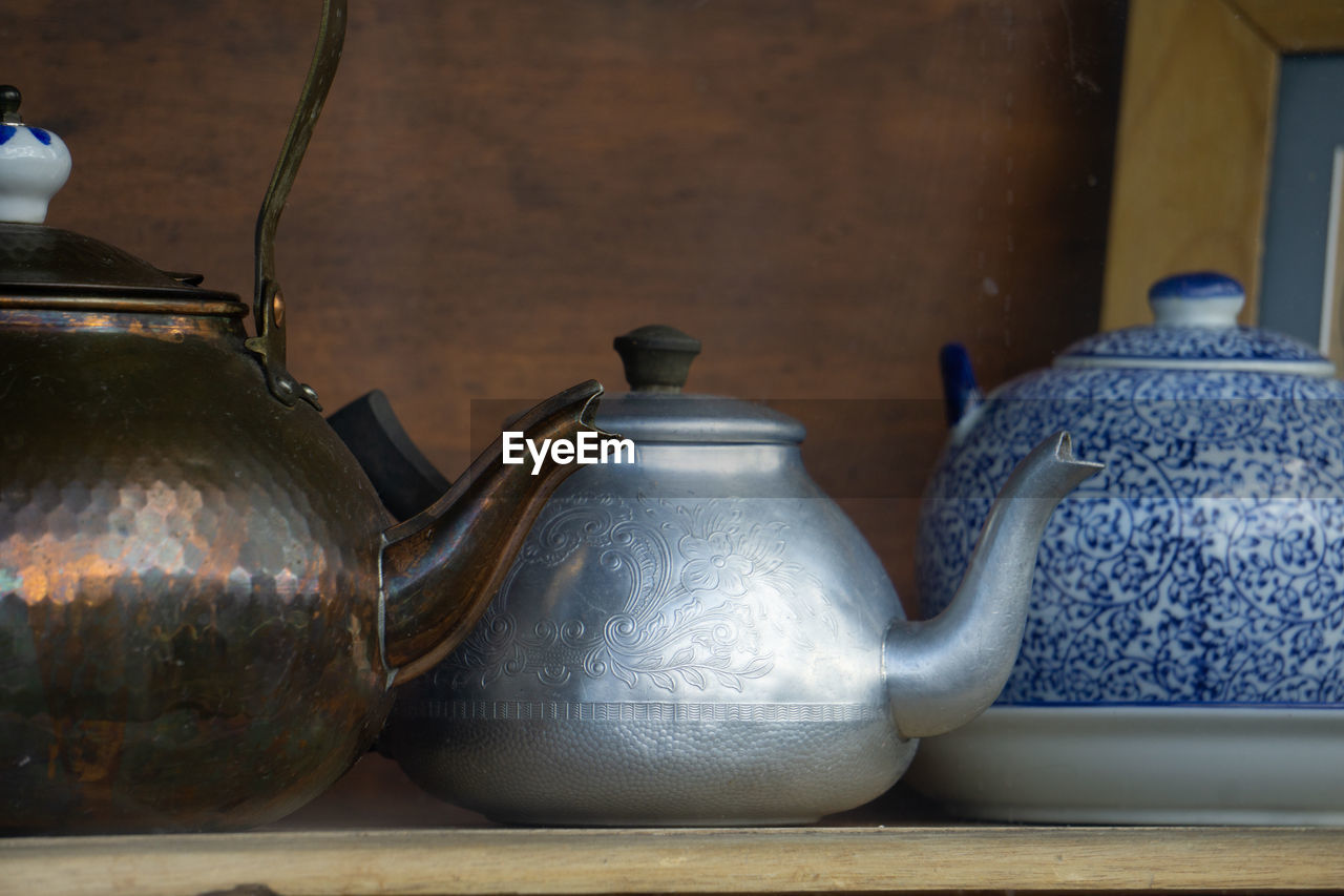 CLOSE-UP OF TEA ON TABLE