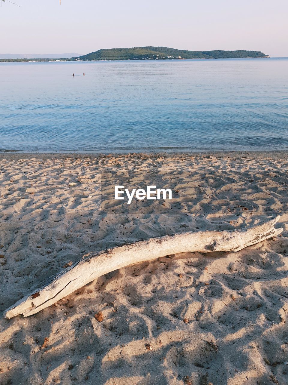 HIGH ANGLE VIEW OF SEA AGAINST SKY