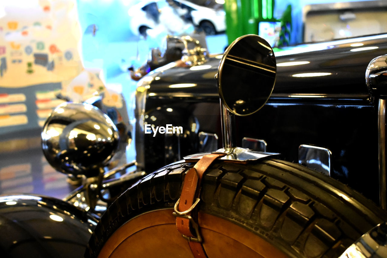 CLOSE-UP OF VINTAGE CAR WITH EYEGLASSES