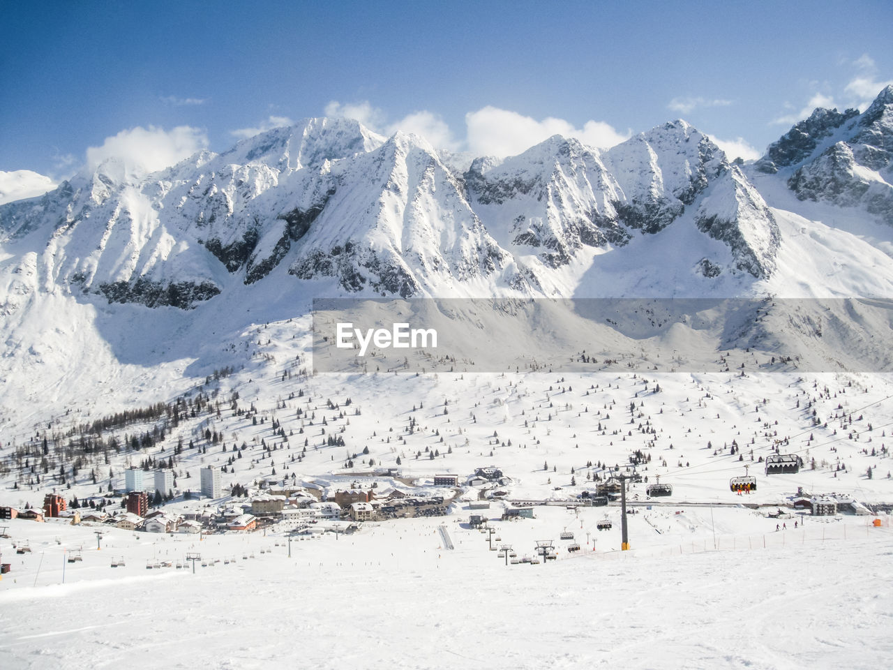 PANORAMIC SHOT OF MOUNTAINS AGAINST SKY