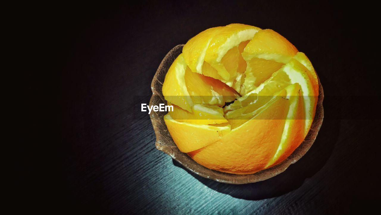 CLOSE-UP OF YELLOW FRUIT