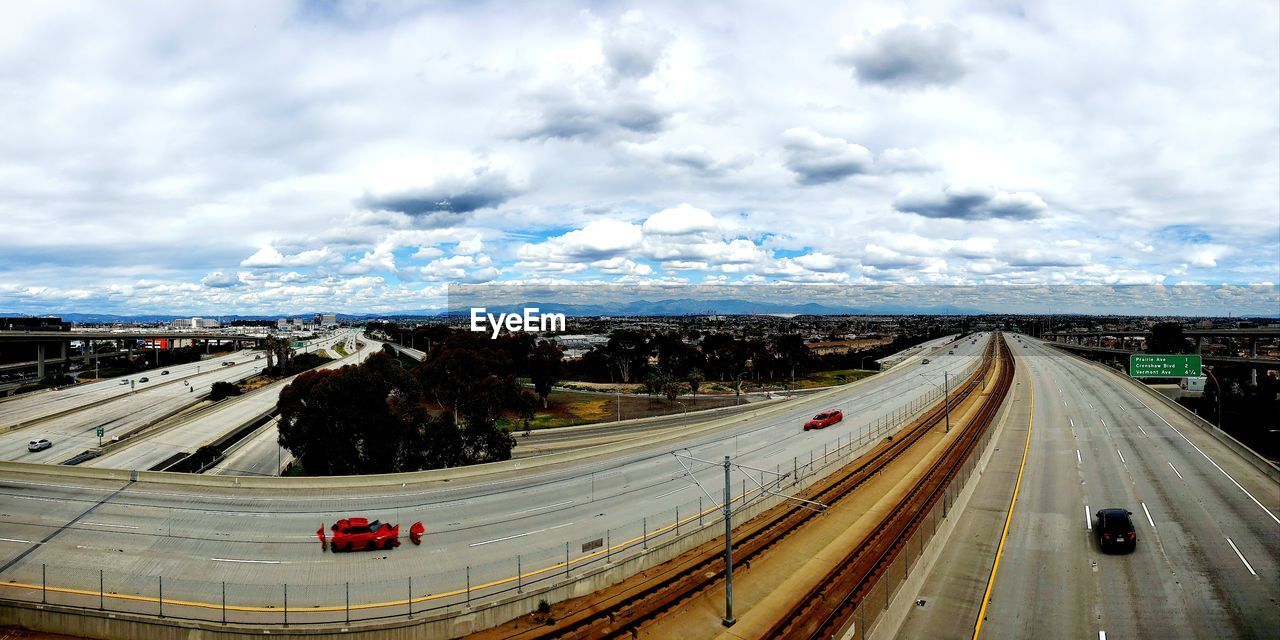 HIGH ANGLE VIEW OF TRAFFIC ON HIGHWAY