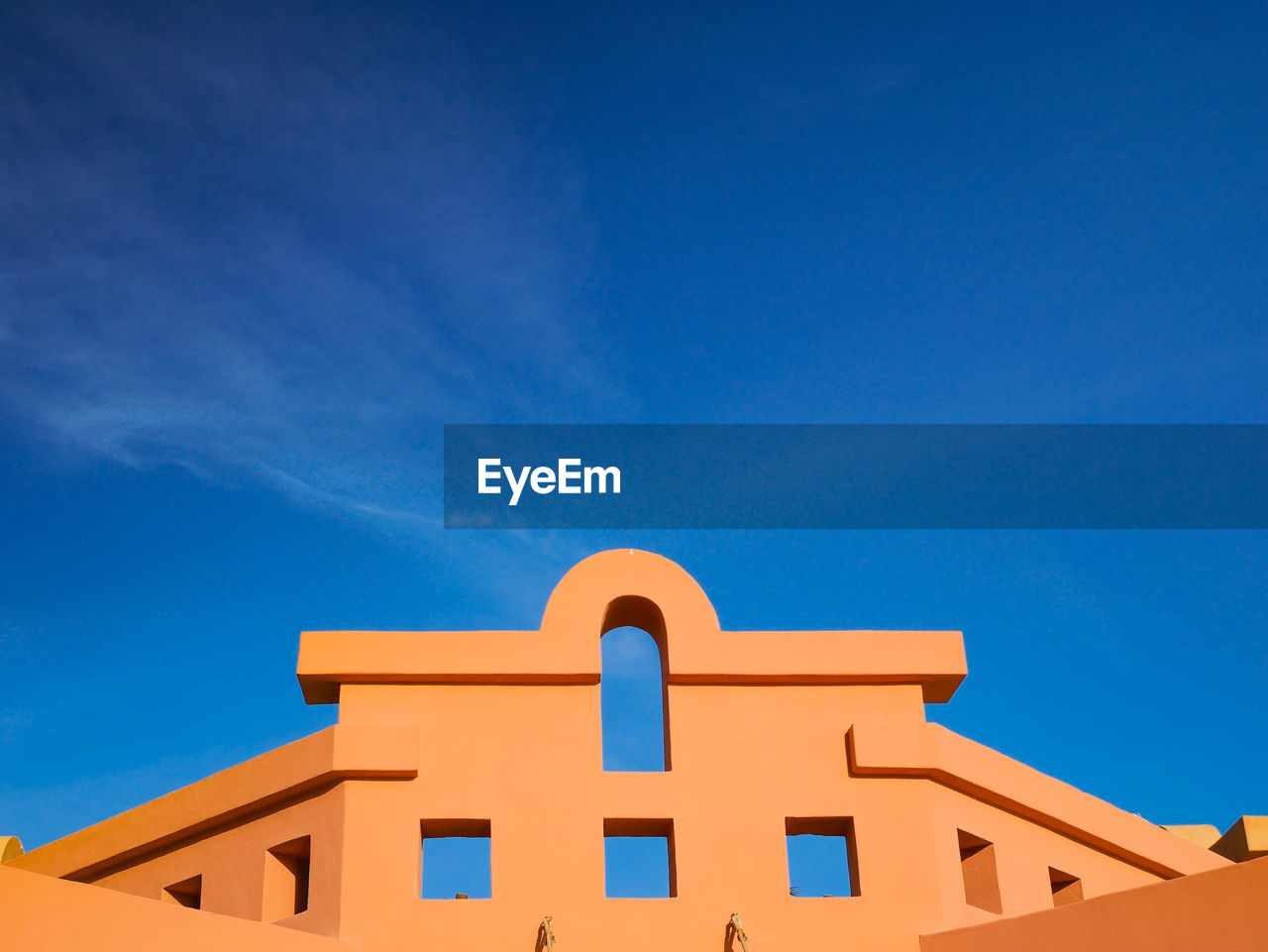 LOW ANGLE VIEW OF BUILDING AGAINST BLUE SKY