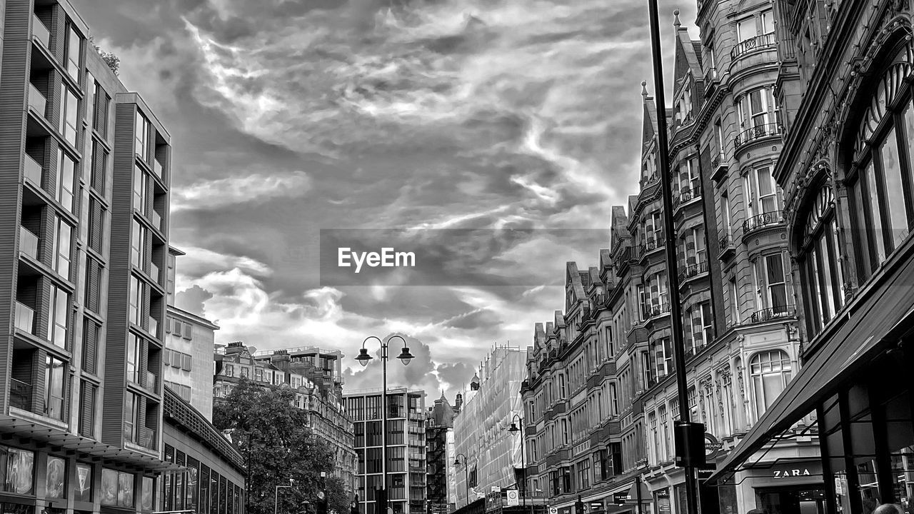 LOW ANGLE VIEW OF BUILDINGS AGAINST SKY