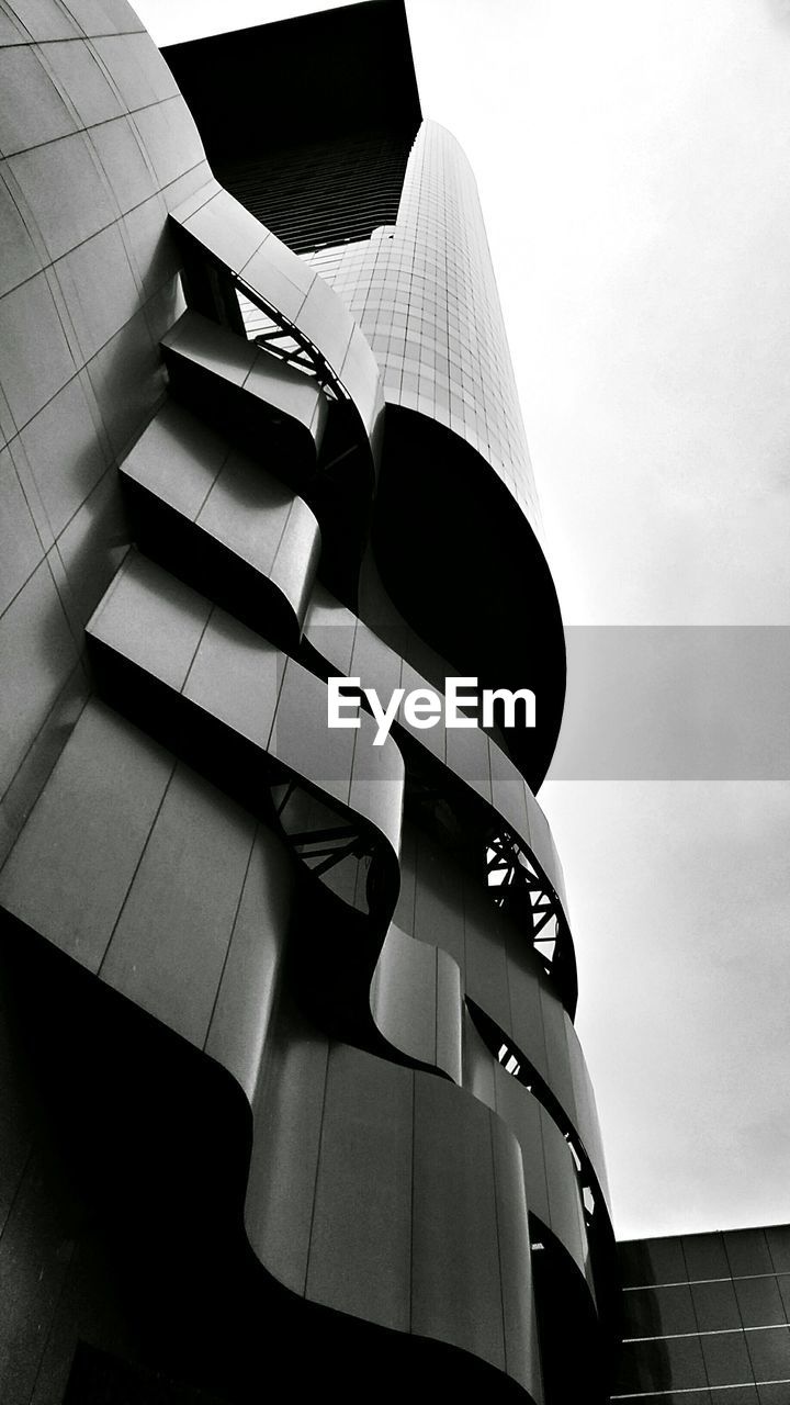 LOW ANGLE VIEW OF BUILDINGS IN CITY