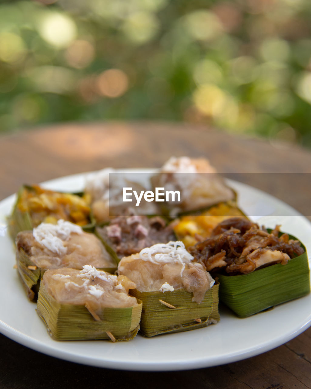 CLOSE-UP OF FOOD IN PLATE