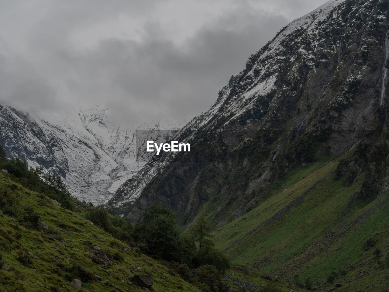 SCENIC VIEW OF MOUNTAIN AGAINST SKY