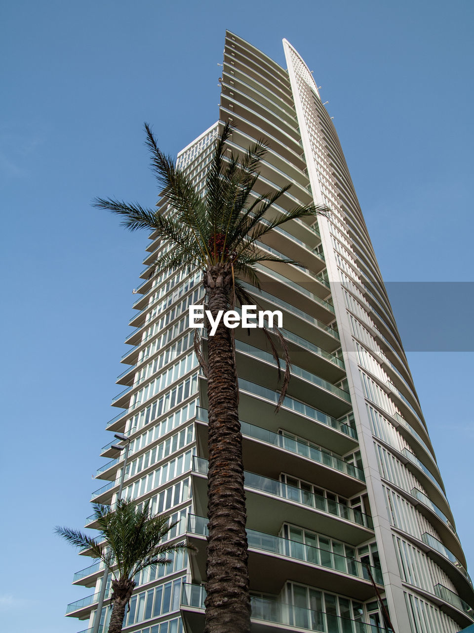 LOW ANGLE VIEW OF MODERN OFFICE BUILDING AGAINST SKY